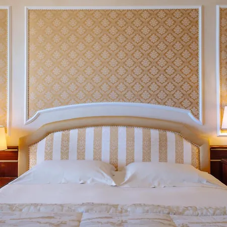 Отель Grand Dino